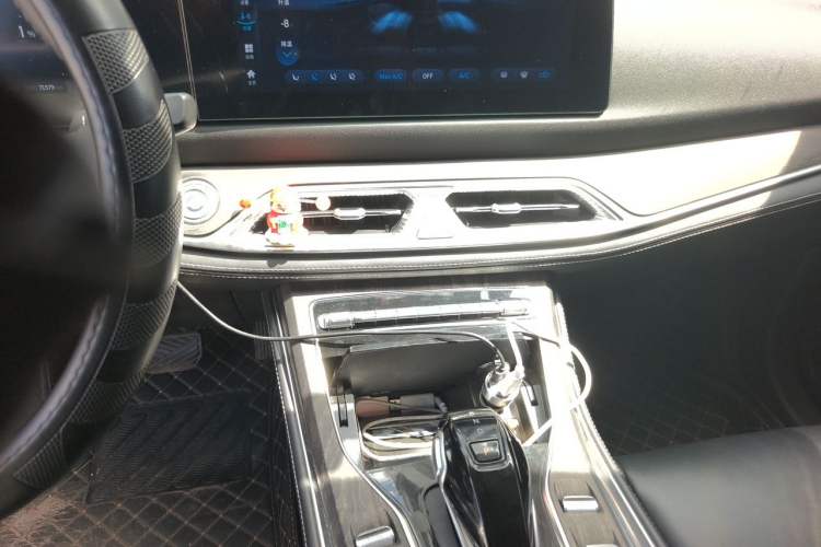 Used Landian E5 2023 1.5L DE-i 100KM Zhenxiang Edition 7-Seater Audio And AC Panel