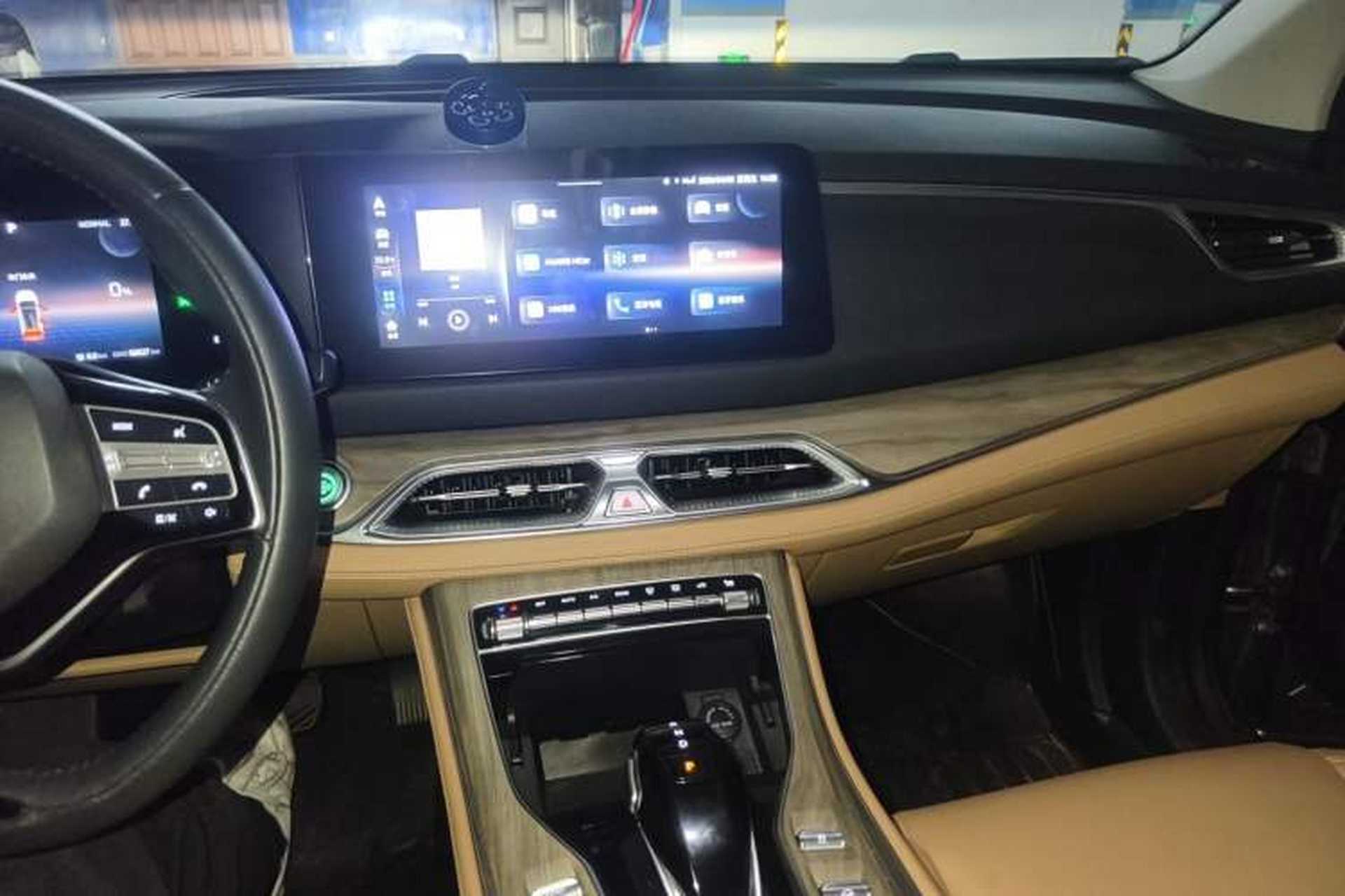 Used Landian E5 2023 1.5L DE-i 110 km Flagship Model 5 Seats Audio And AC Panel