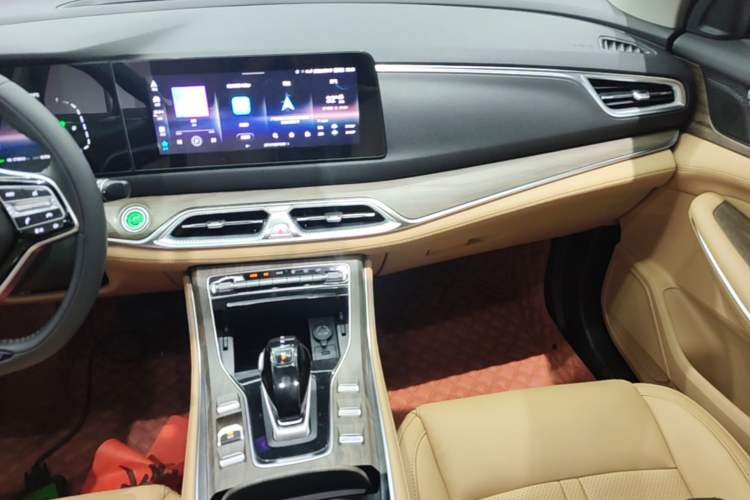 Used Landian E5 2023 1.5L DE-i 100KM Zhenxiang Edition 7-Seater Audio And AC Panel