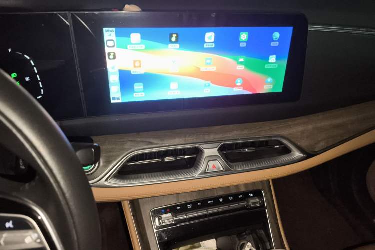 Used Landian E5 2023 1.5L DE-i 100KM Comfort Edition 7-Seater Audio And AC Panel