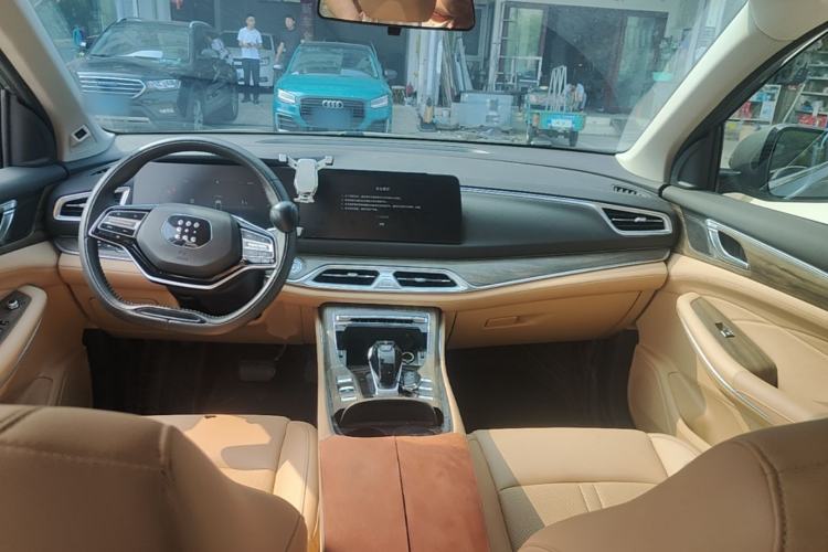 Used Landian E5 2023 1.5L DE-i 100KM Zhenxiang Edition 7-Seater Center Console