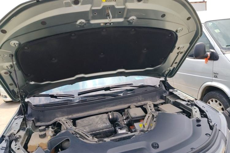 Used Landian E5 2023 1.5L DE-i 110 km Flagship Model 5 Seats Engine Bay
