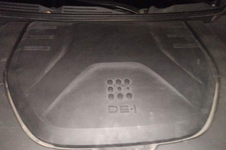 Used Landian E5 2023 1.5L DE-i 110KM Flagship 7-Seater Engine Bay