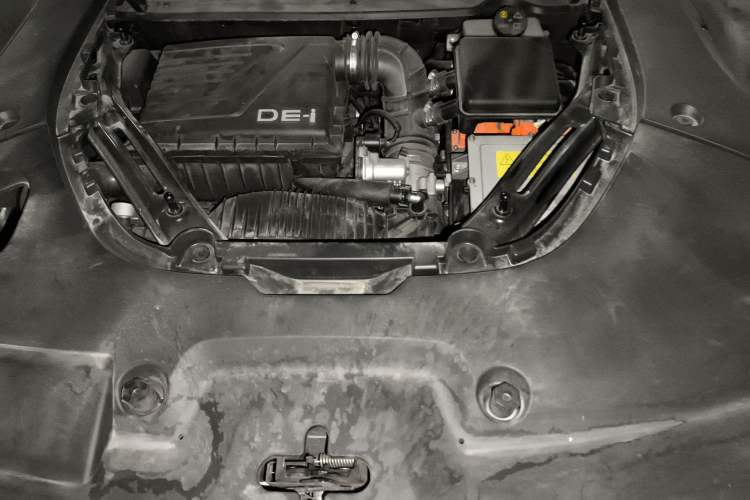 Used Landian E5 2023 1.5L DE-i 100KM Comfort Edition 7-Seater Engine Bay