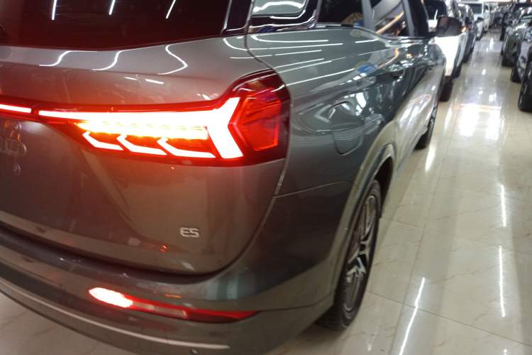 Used Landian E5 2023 1.5L DE-i 100KM Zhenxiang Edition 5-seater Exterior 6