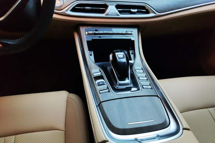 Used Landian E5 2023 1.5L DE-i 100KM Comfort Edition 7-Seater Gear Lever