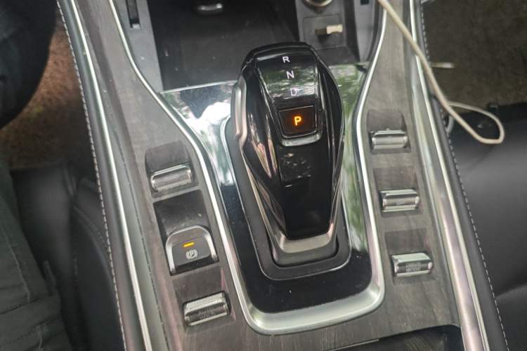 Used Landian E5 2023 1.5L DE-i 100KM Zhenxiang Edition 5-seater Gear Lever
