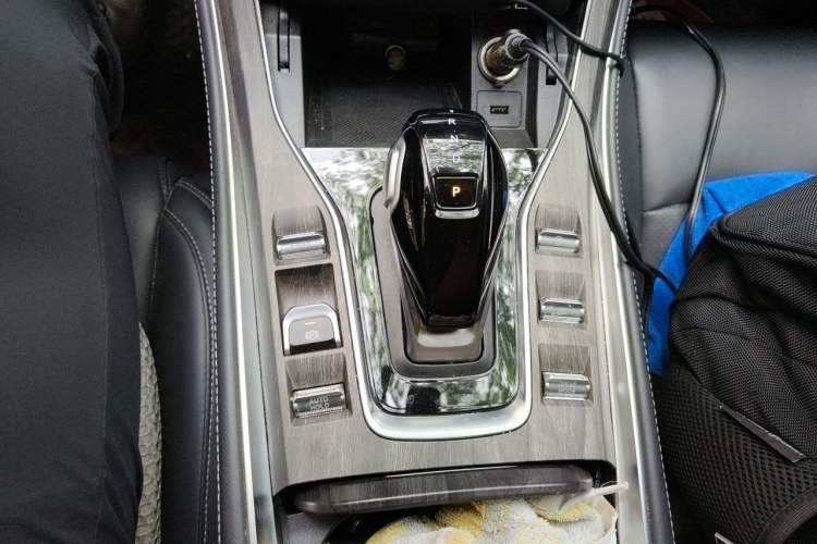 Used Landian E5 2023 1.5L DE-i 100KM Comfort Edition 7-Seater Gear Lever