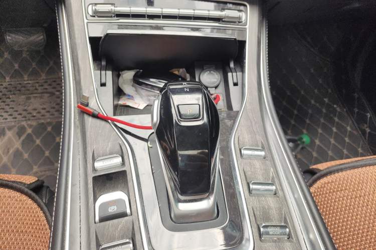 Used Landian E5 2023 1.5L DE-i 100KM Comfort Edition 7-Seater Gear Lever