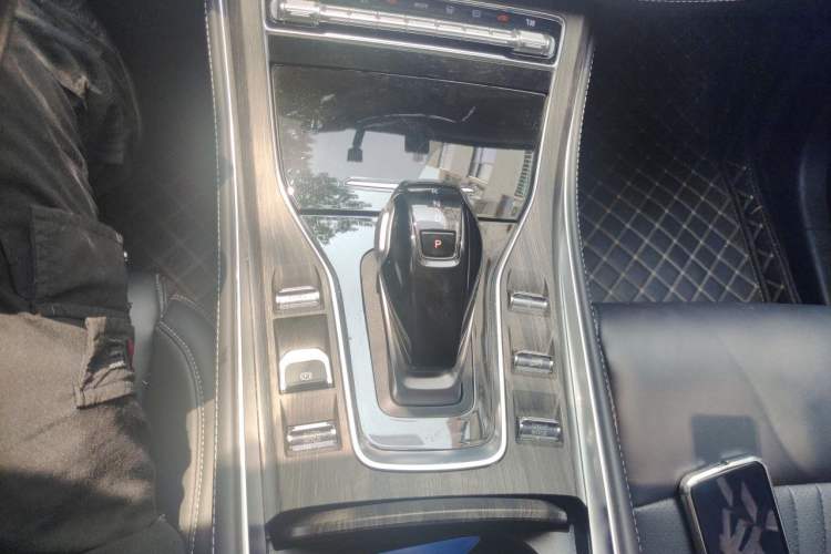 Used Landian E5 2023 1.5L DE-i 100KM Comfort Edition 7-Seater Gear Lever