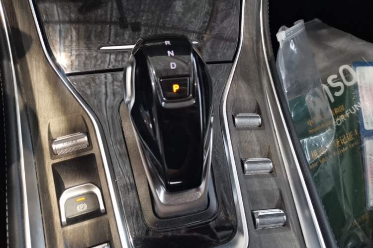 Used Landian E5 2023 1.5L DE-i 100KM Comfort Edition 7-Seater Gear Lever