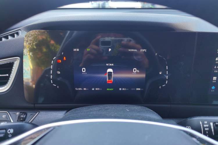 Used Landian E5 2023 1.5L DE-i 100KM Comfort Edition 7-Seater Instrument Cluster
