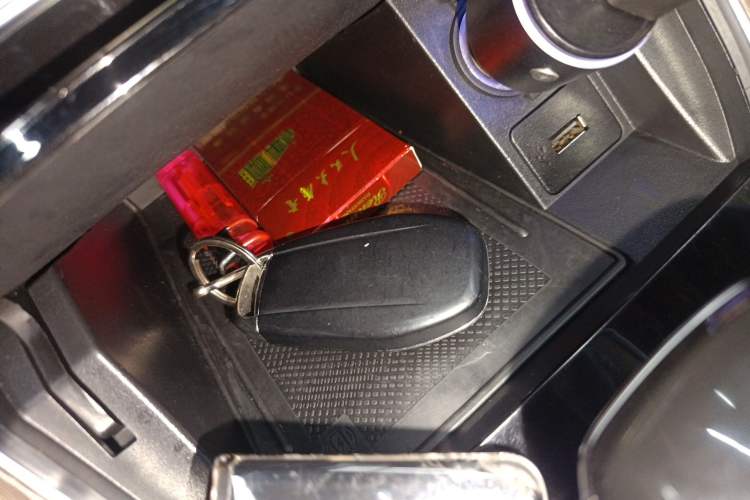 Used Landian E5 2023 1.5L DE-i 100KM Zhenxiang Edition 5-seater Interior 1