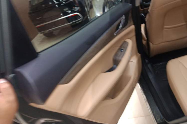 Used Landian E5 2023 1.5L DE-i 100KM Zhenxiang Edition 5-seater Interior 8