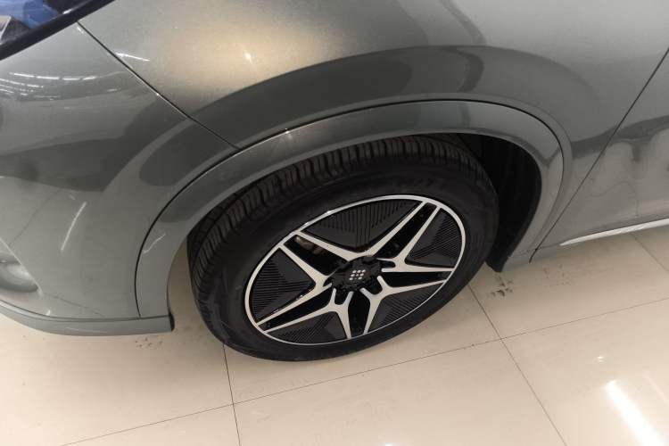 Used Landian E5 2023 1.5L DE-i 100KM Zhenxiang Edition 7-Seater Left Front Wheel Hub