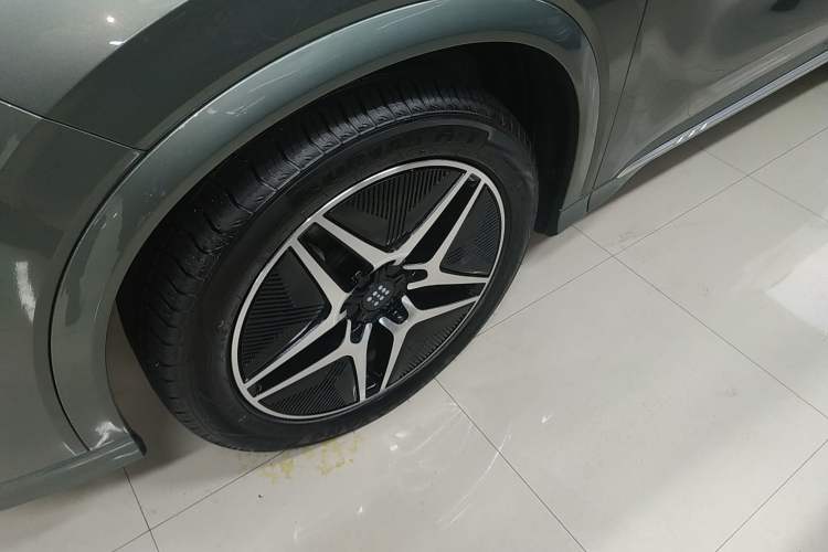 Used Landian E5 2023 1.5L DE-i 100KM Zhenxiang Edition 7-Seater Left Front Wheel Hub