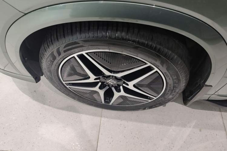 Used Landian E5 2023 1.5L DE-i 100KM Zhenxiang Edition 7-Seater Left Front Wheel Hub
