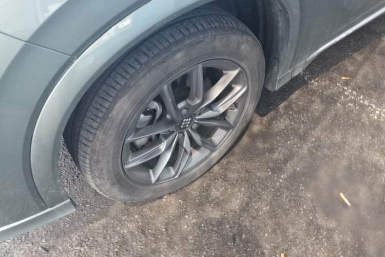 Used Landian E5 2023 1.5L DE-i 100KM Comfort Edition 7-Seater Left Front Wheel Hub