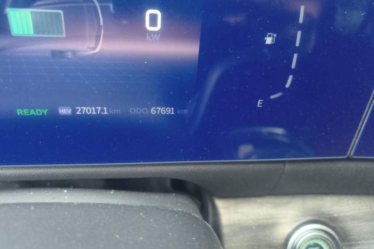 Used Landian E5 2023 1.5L DE-i 100KM Enjoyment Version 5 Seats Odometer Close Up