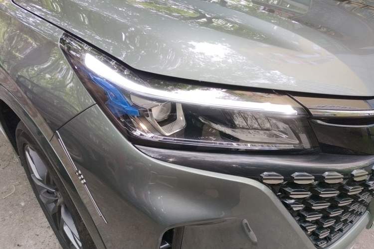 Used Landian E5 2023 1.5L DE-i 100KM Comfort Edition 7-Seater Right Front Headlight