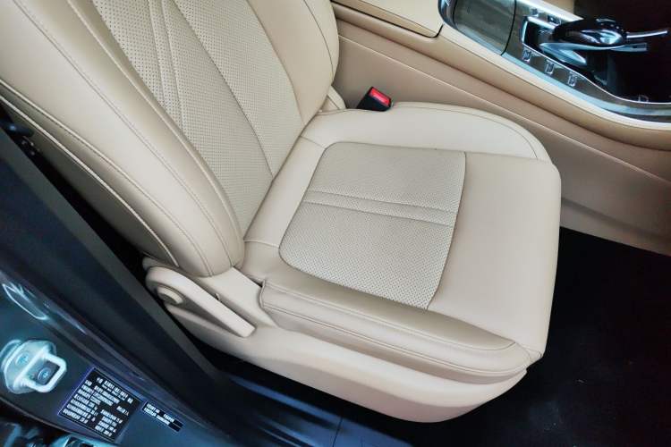 Used Landian E5 2023 1.5L DE-i 100KM Comfort Edition 7-Seater Right Front Seat