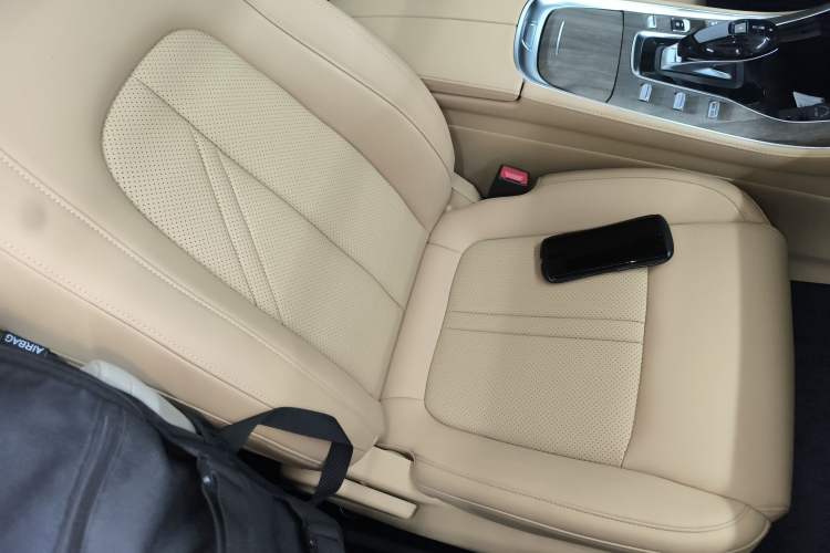 Used Landian E5 2023 1.5L DE-i 100KM Zhenxiang Edition 7-Seater Right Front Seat