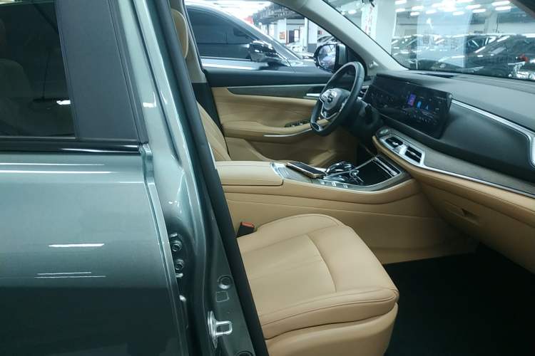 Used Landian E5 2023 1.5L DE-i 100KM Zhenxiang Edition 7-Seater Right Front Seat