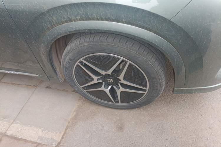 Used Landian E5 2023 1.5L DE-i 110KM Flagship 7-Seater Right Front Wheel Hub