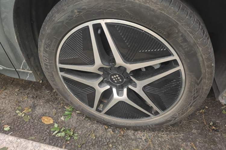 Used Landian E5 2023 1.5L DE-i 100KM Zhenxiang Edition 5-seater Right Front Wheel Hub
