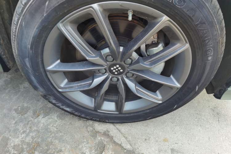Used Landian E5 2023 1.5L DE-i 100KM Comfort Edition 7-Seater Right Front Wheel Hub