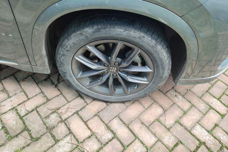 Used Landian E5 2023 1.5L DE-i 100KM Comfort Edition 7-Seater Right Front Wheel Hub