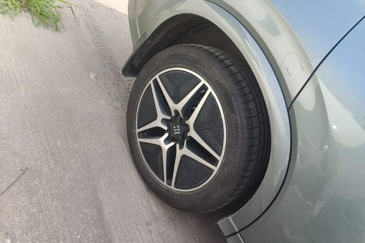 Used Landian E5 2023 1.5L DE-i 100KM Zhenxiang Edition 7-Seater Right Rear Wheel Hub