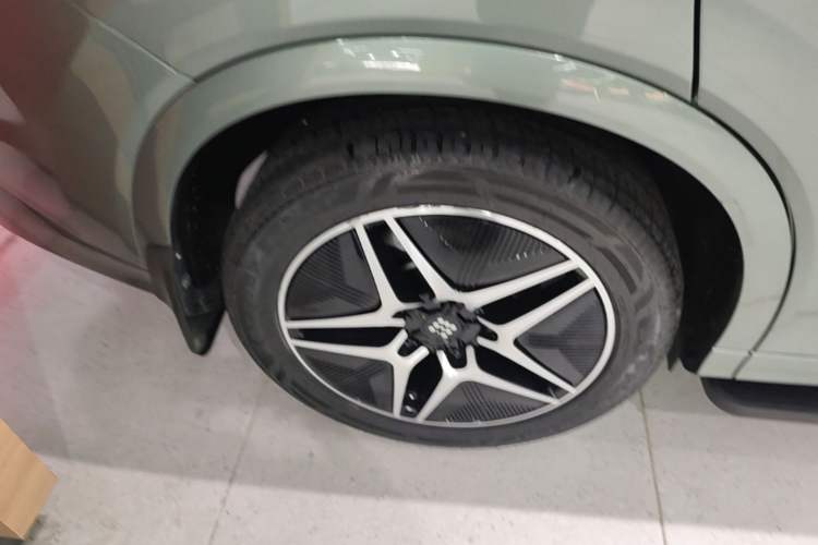 Used Landian E5 2023 1.5L DE-i 100KM Zhenxiang Edition 7-Seater Right Rear Wheel Hub