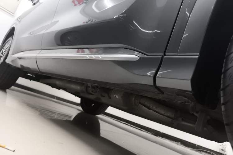 Used Landian E5 2023 1.5L DE-i 100KM Zhenxiang Edition 7-Seater Right Side Sill