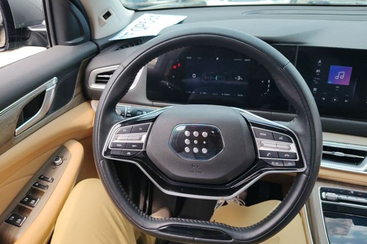 Used Landian E5 2023 1.5L DE-i 110 km Flagship Model 5 Seats Steering Wheel