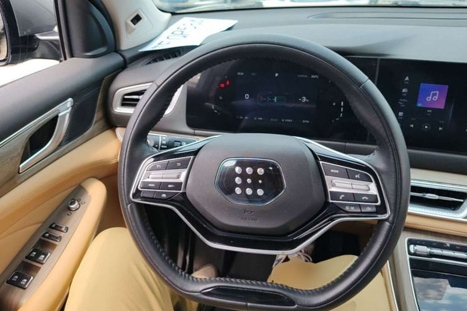 Used Landian E5 2023 1.5L DE-i 110 km Flagship Model 5 Seats Steering Wheel