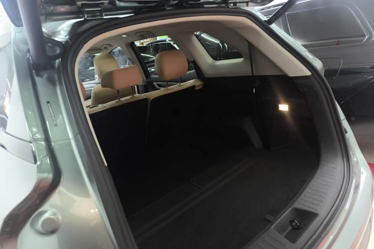 Used Landian E5 2023 1.5L DE-i 100KM Zhenxiang Edition 7-Seater Trunk