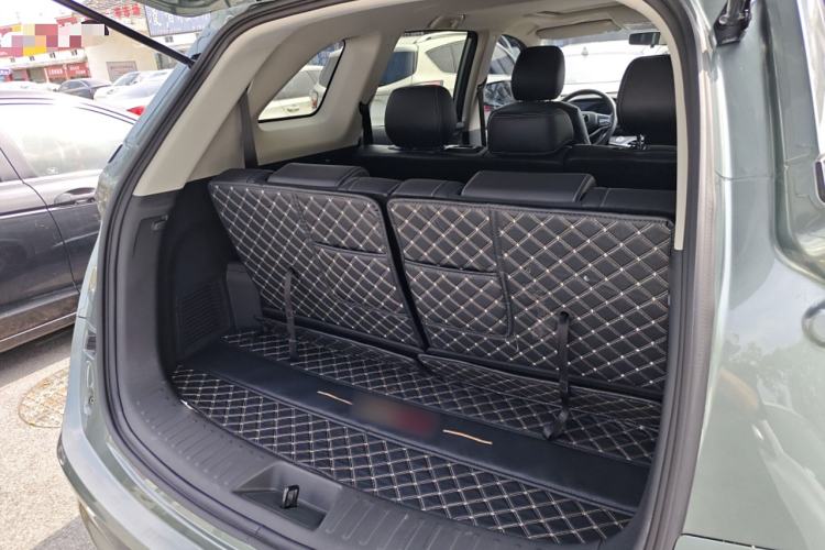 Used Landian E5 2023 1.5L DE-i 100KM Comfort Edition 7-Seater Trunk