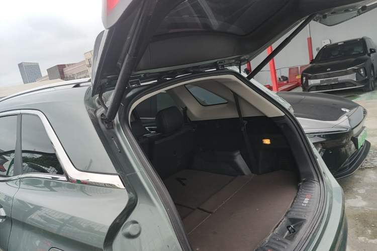 Used Landian E5 2023 1.5L DE-i 100KM Comfort Edition 7-Seater Trunk
