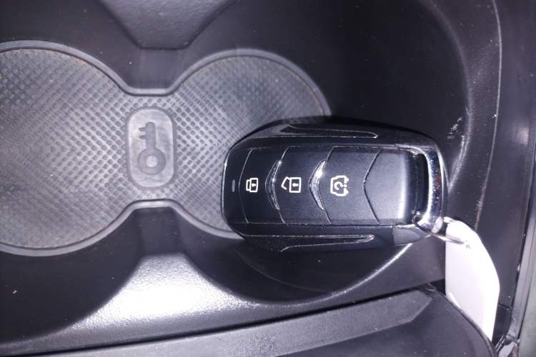 Used Landian E5 2023 1.5L DE-i 100KM Enjoyment Version 5 Seats Vehicle Key