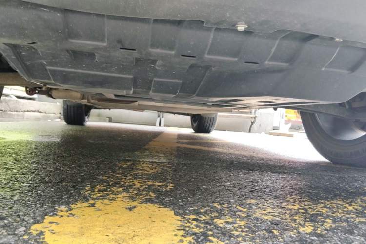 Used Landian E5 2023 1.5L DE-i 110KM Flagship 7-Seater Chassis Front
