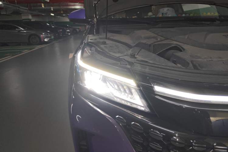 Used Landian E5 2023 1.5L DE-i 100KM Zhenxiang Edition 7-Seater Right Front Headlight