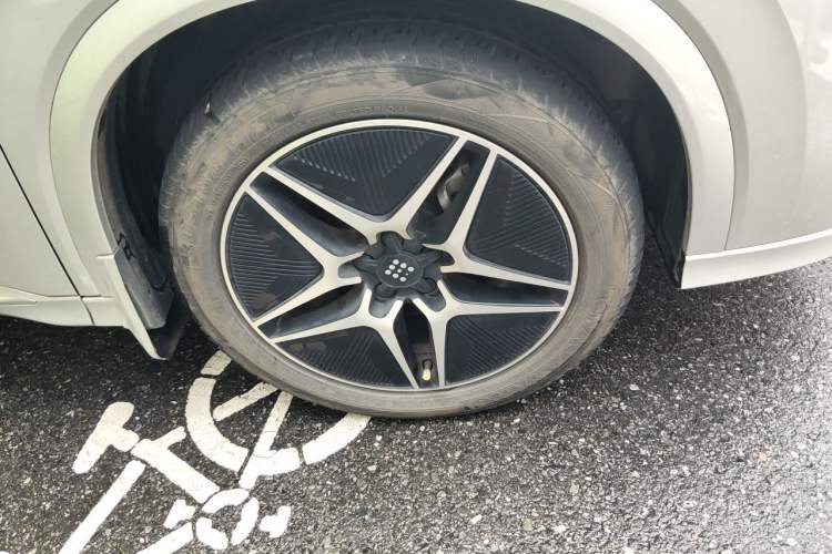 Used Landian E5 2023 1.5L DE-i 110KM Flagship 7-Seater Right Front Wheel Hub