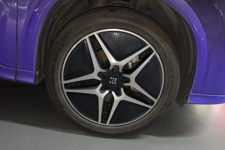 Used Landian E5 2023 1.5L DE-i 100KM Zhenxiang Edition 7-Seater Right Front Wheel Hub