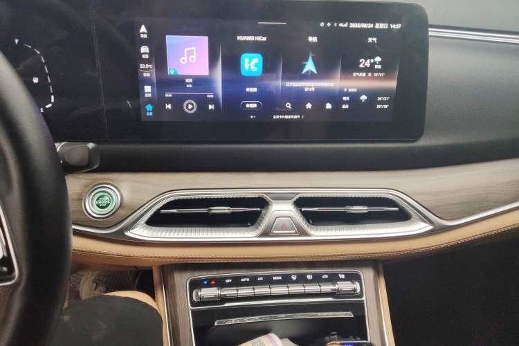 Used Landian E5 2023 1.5L DE-i 110KM Flagship 7-Seater Audio And AC Panel