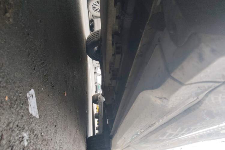 Used Landian E5 2023 1.5L DE-i 110KM Flagship 7-Seater Chassis Front Left