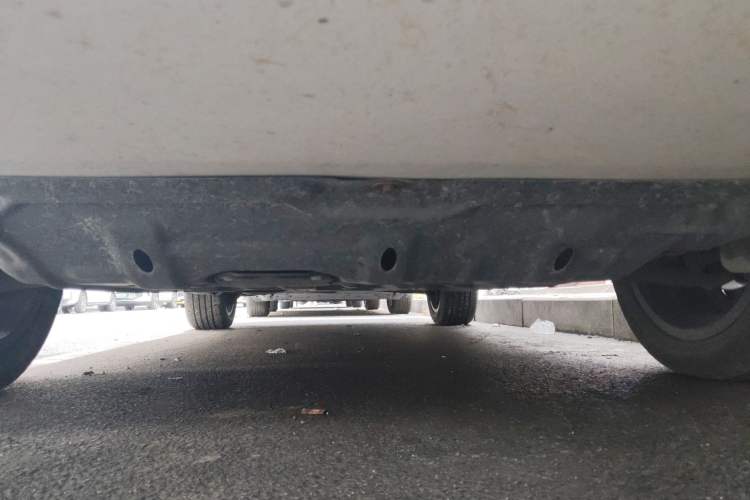 Used Landian E5 2023 1.5L DE-i 110KM Flagship 7-Seater Chassis Front
