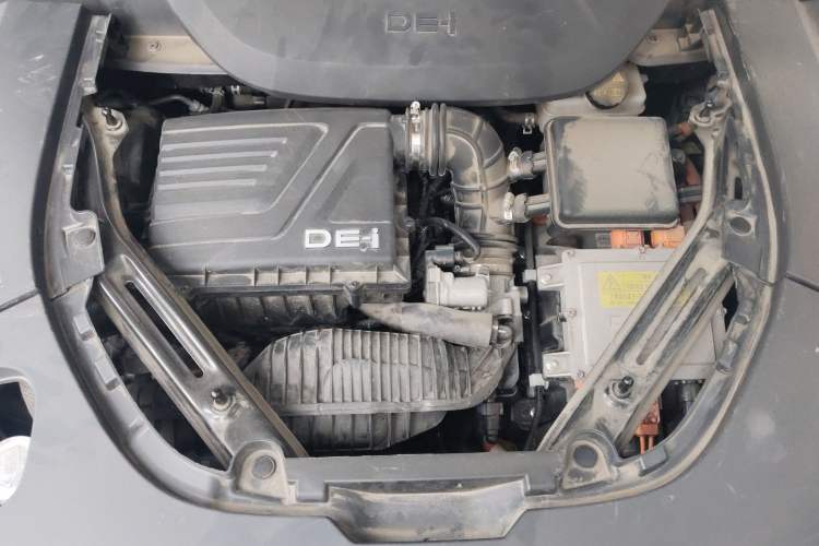 Used Landian E5 2023 1.5L DE-i 110KM Flagship 7-Seater Engine Bay