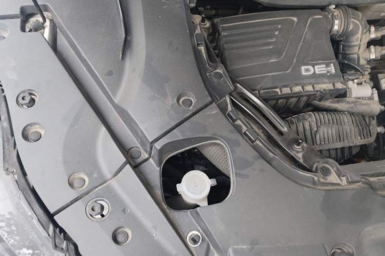 Used Landian E5 2023 1.5L DE-i 110KM Flagship 7-Seater Engine Bay Right