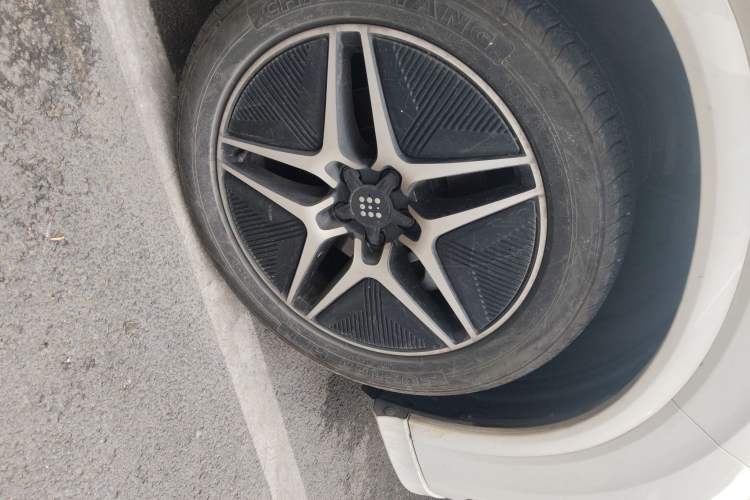 Used Landian E5 2023 1.5L DE-i 110KM Flagship 7-Seater Right Front Wheel Hub